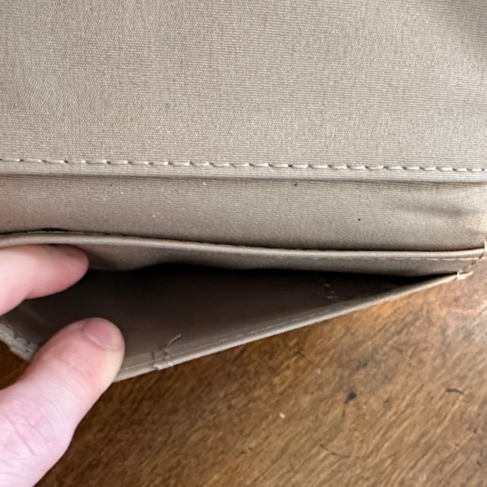 🚨🚨SOLD🚨🚨Chic Tan Leather Wallet - Picture 12 of 12